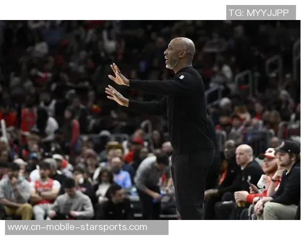 比卢普斯谈季前赛首发轮换希望球迷理性解读球队策略 比卢普斯谈季前赛首发轮换希望球迷理性解读球队策略