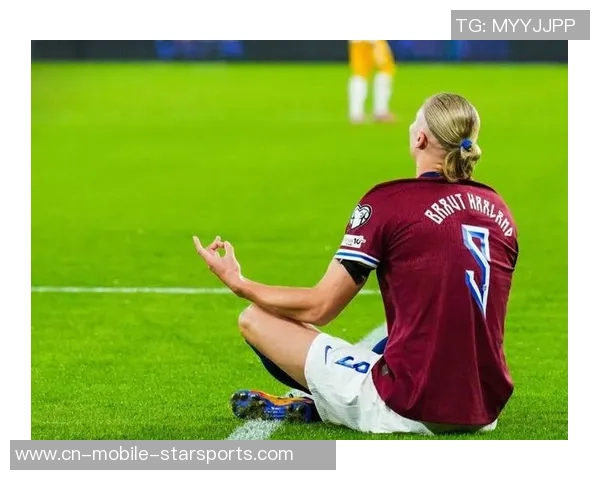 哈兰德社交媒体分享英伦风格穿搭绿色帽子搭配马甲尽显绅士魅力 哈兰德社交媒体分享英伦风格穿搭绿色帽子搭配马甲尽显绅士魅力