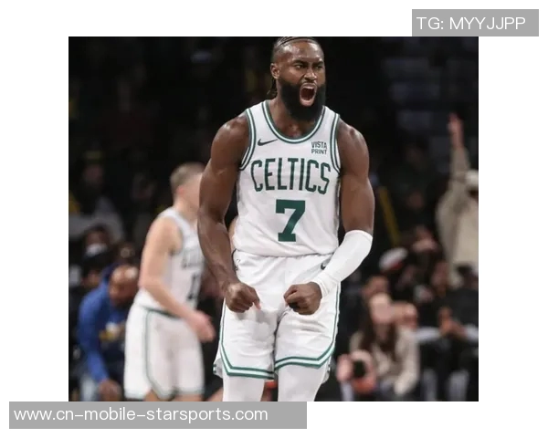 杰伦布朗表现稳定但未能带领球队获胜18投9中斩获25分6篮板4助攻